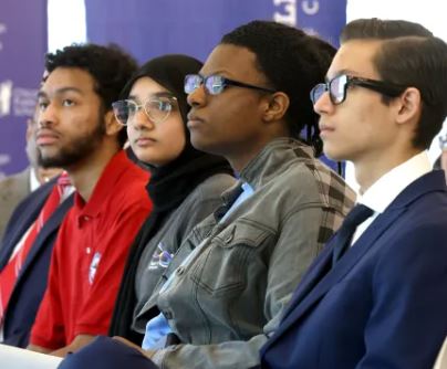 Chicago Tribune Reports: High schoolers can fast-track into careers in cybersecurity through new partnership by CPS, Illinois Tech, City Colleges