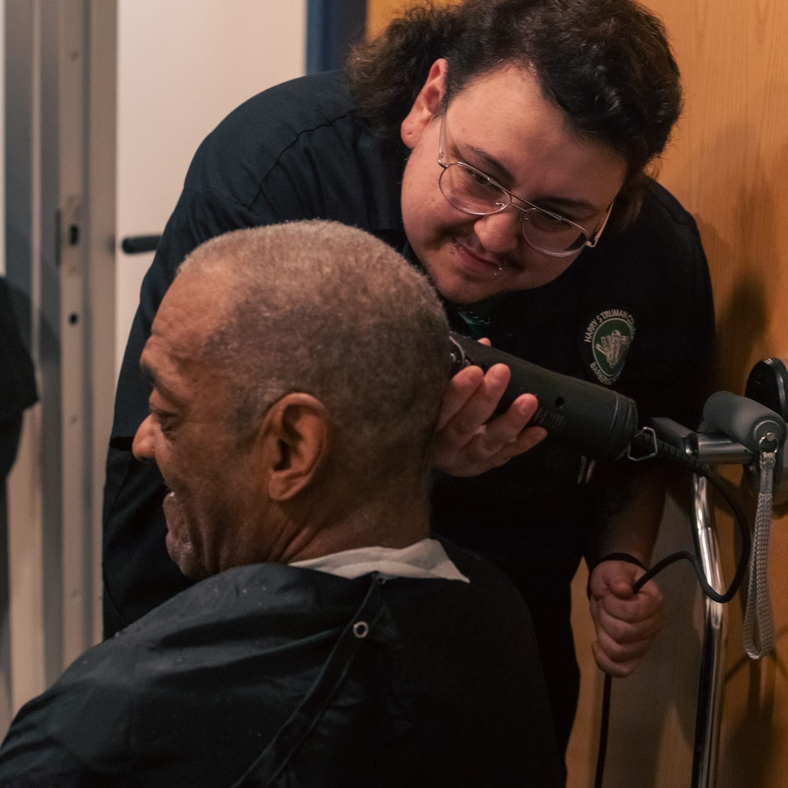 HT_BARBERSHOP HAIRCUTS FOR VETERANS 25_IMGL2257