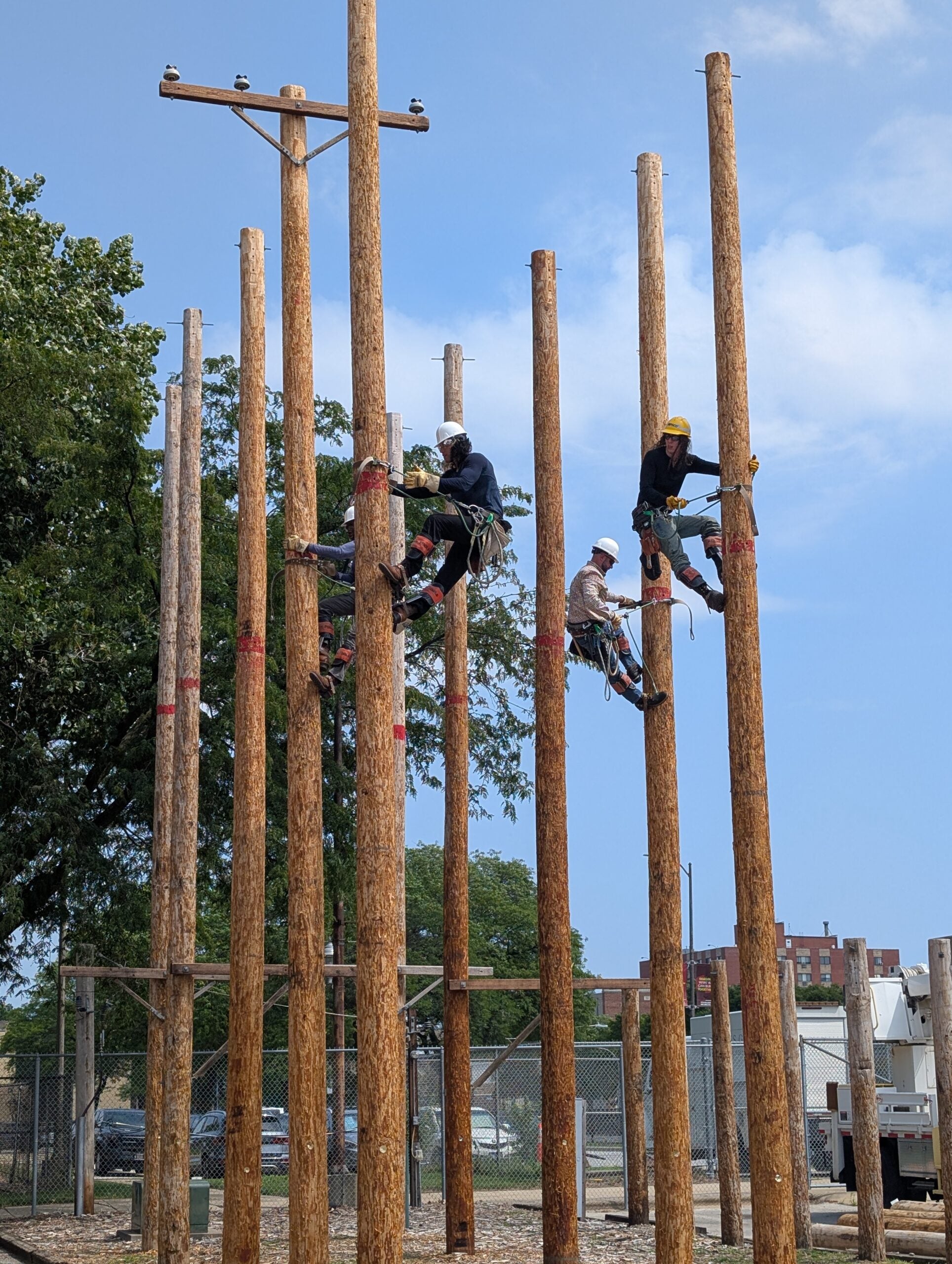ComEd Announces $130,000 in Scholarships to City Colleges of Chicago Line Worker Training Program
